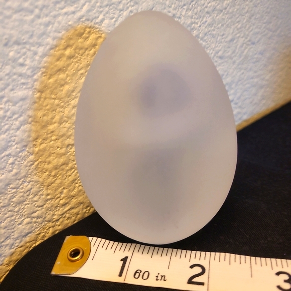 ARTCRISTAL BOHEMIA frosty GLASS blue candle flame egg shaped Paper Weight - Picture 9 of 10